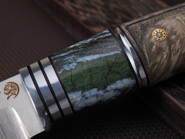 Нож Путник, клинок из стали Bohler М390, рукоять стабилизированный кап клена, стабилизированный зуб мамонта, мозаичный пин