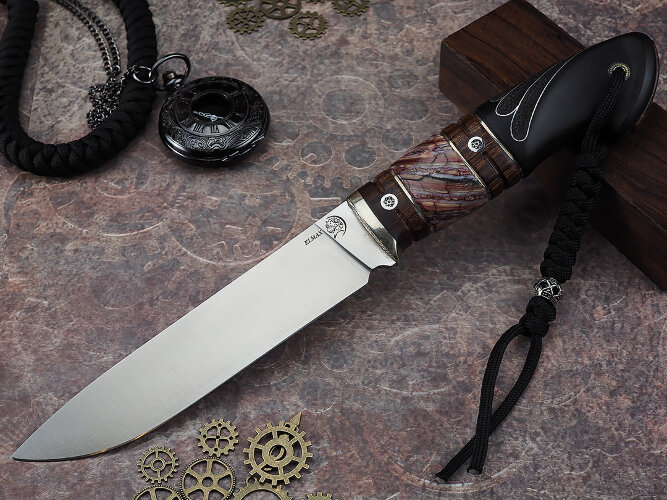 Нож Рысь, клинок из стали Bohler ELMAX, рукоять морёный граб c резьбой ручной работы, вставки аризонское железное дерево айронвуд, вставка стабилизированный зуб мамонта, мозаичные пины, формованные ножны-итальянская кожа растительного дубления