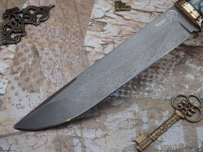 Нож Волк, клинок из тигельного булата, рукоять стабилизированная карельская береза, вставки стабилизированный зуб мамонта