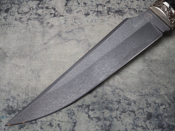 Нож Гепард, клинок из тигельного булата, рукоять художественное литьё мельхиор, морёный граб с резьбой ручной работы