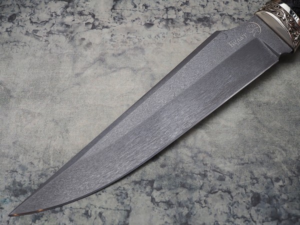 Нож Гепард, клинок из тигельного булата, рукоять художественное литьё мельхиор, морёный граб с резьбой ручной работы