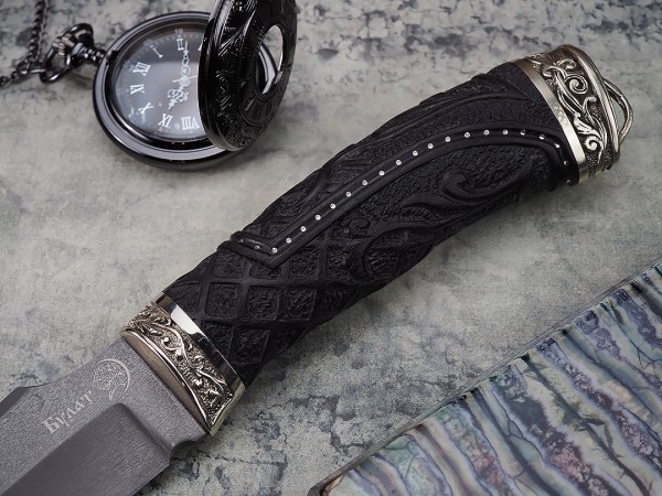 Нож Гепард, клинок из тигельного булата, рукоять художественное литьё мельхиор, морёный граб с резьбой ручной работы