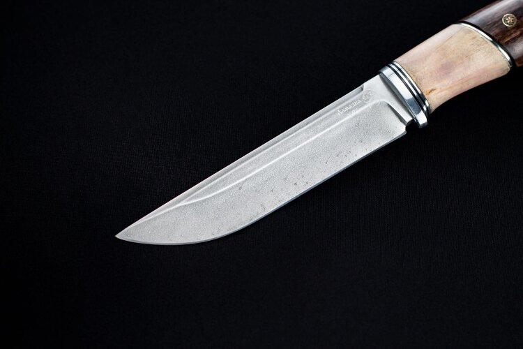 Нож Мангуст, клинок из алмазной стали ХВ5, рукоять карельская береза, стабилизированная карельская береза, мозаичный пин