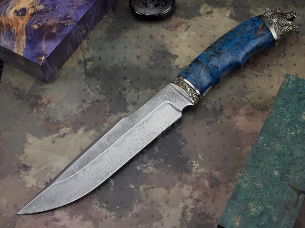 Нож Медведь, клинок из алмазной стали ХВ5, рукоять стабилизированная карельская береза, художественное литьё мельхиор