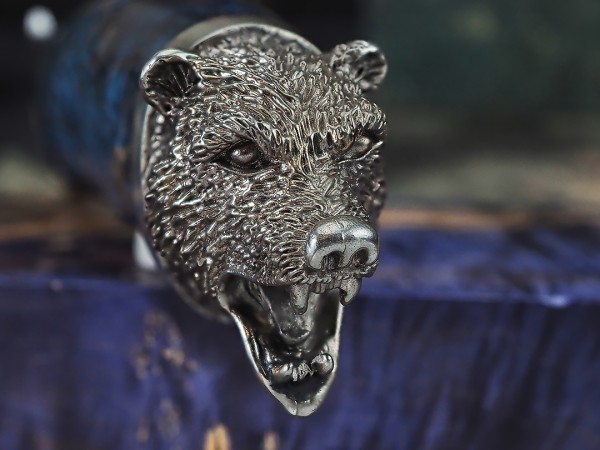 Нож Медведь, клинок из алмазной стали ХВ5, рукоять стабилизированная карельская береза, художественное литьё мельхиор