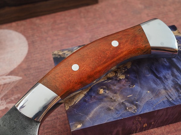 Тяпка №1, цельнометаллическая, клинок выполнен из кованной стали Х12МФ, накладки стабилизированная карельская береза, дюраль