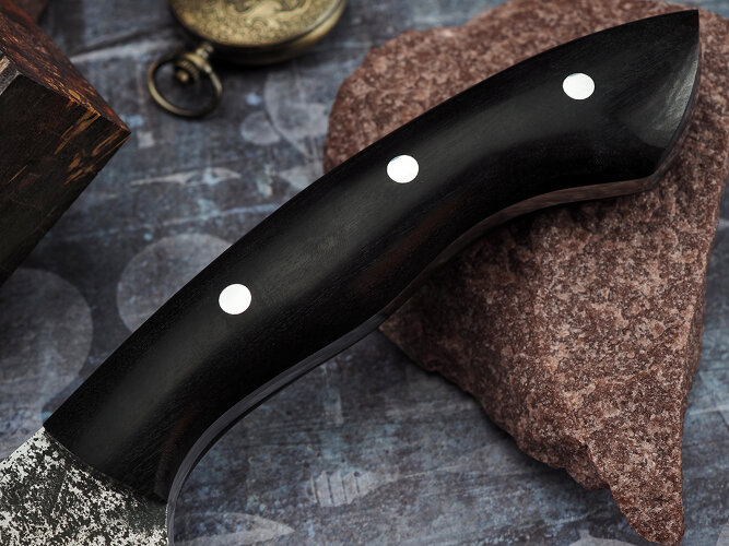 Тяпка №2, цельнометаллическая, клинок выполнен из кованной стали Х12МФ, накладки мореный граб