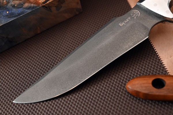 Нож Тигр, клинок из тигельного булата, цельнометаллический, накладки стабилизированная карельская береза, дюраль