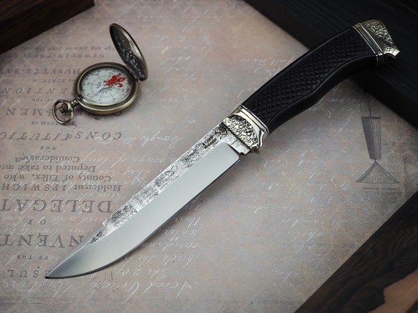 Нож Волк, клинок из кованой стали Х12МФ, рукоять художественное литье мельхиор, морёный граб