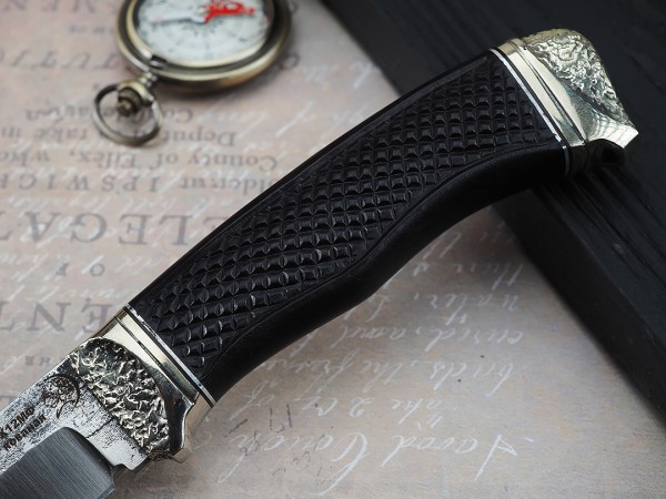 Нож Волк, клинок из кованой стали Х12МФ, рукоять художественное литье мельхиор, морёный граб