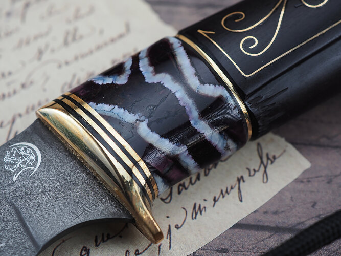 Нож Тигр, клинок из тигельного булата, рукоять морёный граб, инкрустация, вставка стабилизированный зуб мамонта