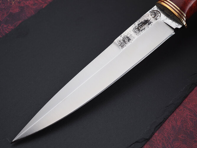 Нож Хищник, клинок из кованой стали Х12МФ, рукоять морёный граб резной, вставка стабилизированная карельская береза