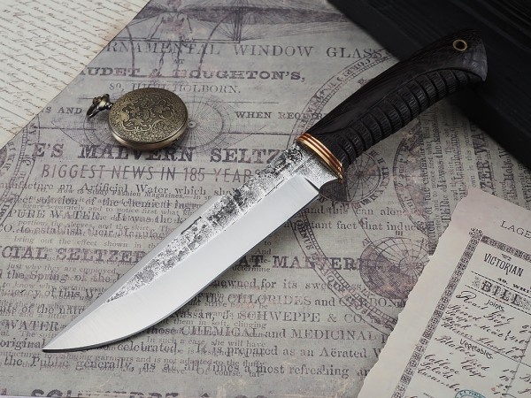 Нож Медведь, клинок из кованой стали Х12МФ, рукоять дерево венге с резьбой ручной работы