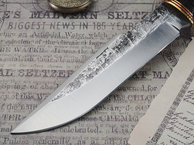 Нож Медведь, клинок из кованой стали Х12МФ, рукоять дерево венге с резьбой ручной работы