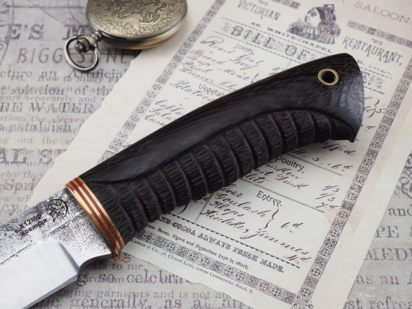 Нож Медведь, клинок из кованой стали Х12МФ, рукоять дерево венге с резьбой ручной работы