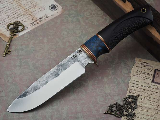 Нож Ворон, клинок из кованой стали Х12МФ, рукоять морёный граб резной, стабилизированная карельская береза