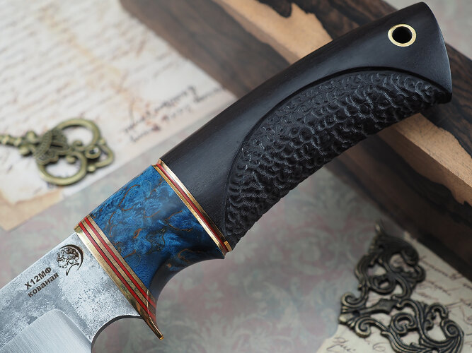 Нож Ворон, клинок из кованой стали Х12МФ, рукоять морёный граб резной, стабилизированная карельская береза