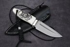 Нож Шейный, клинок из стали Bohler М390, рукоять клык моржа, скримшоу, формованные ножны - итальянская кожа растительного дубления