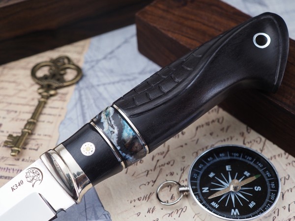 Нож Хищник, клинок из стали Bohler К340, рукоять морёный граб с резьбой, вставка стабилизированный зуб мамонта, мозаичный пин