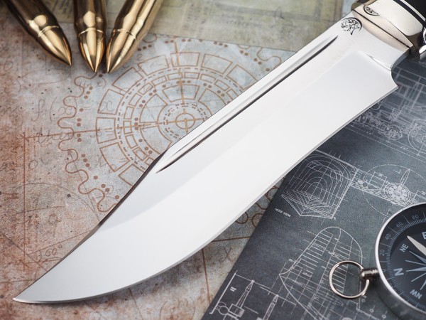 Нож Аллигатор, клинок из стали Bohler K340, рукоять морёный граб с резьбой ручной работы