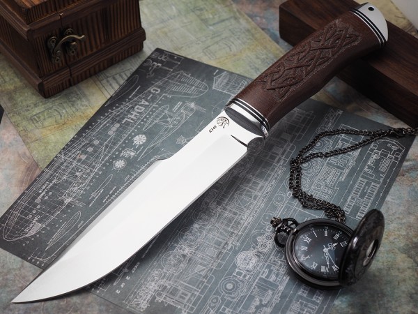 Нож Медведь, клинок из стали Bohler K340, рукоять дюраль, текстолит с резьбой ручной работы