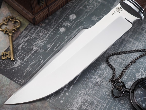 Нож Медведь, клинок из стали Bohler K340, рукоять дюраль, текстолит с резьбой ручной работы