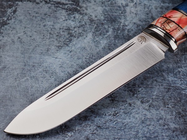 Нож Вепрь, клинок из стали Bohler S390, рукоять стабилизированная карельская береза, стабилизированный зуб мамонта, мозаичный пин, формованные ножны-итальянская кожа растительного дубления
