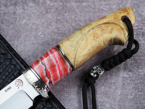 Нож Беркут, клинок из стали Bohler S390, рукоять стабилизированная карельская береза, стабилизированный зуб мамонта, формованные ножны-итальянская кожа растительного дубления