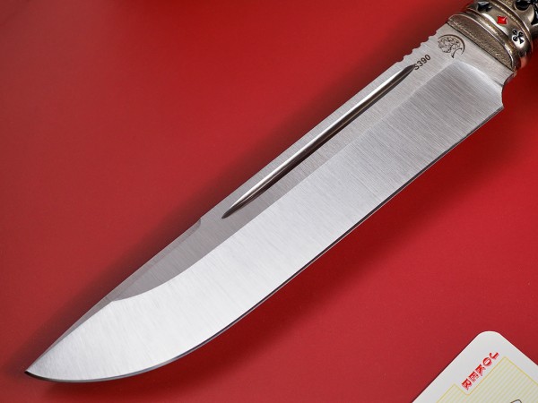 Нож Джокер, клинок из стали Bohler S390, рукоять художественное литье мельхиор, аризонское железное дерево айронвуд, элфорин, скримшоу, формованные ножны-итальянская кожа растительного дубления