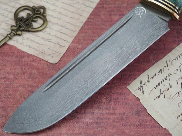 Нож Вепрь, клинок из тигельного булата, рукоять стабилизированный кап клена, мозаичный пин