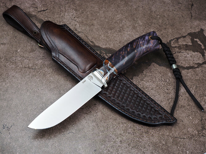 Нож Ласка, клинок из стали Bohler S390, рукоять стабилизированная карельская береза, стабилизированный зуб мамонта, формованные ножны-итальянская кожа растительного дубления