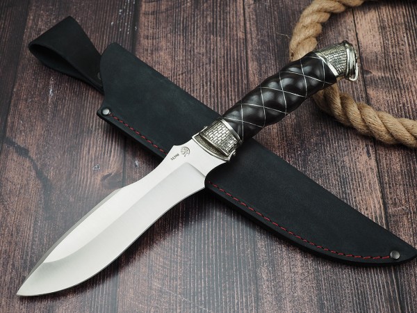 Нож Диверсант, клинок из стали Bohler М390, рукоять художественное литье мельхиор, морёный граб резной, инкрустация