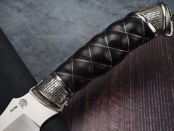 Нож Диверсант, клинок из стали Bohler М390, рукоять художественное литье мельхиор, морёный граб резной, инкрустация