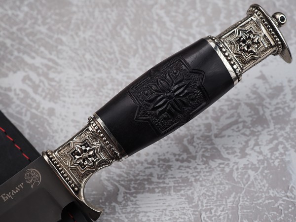 Нож Беркут, клинок из тигельного булата, рукоять художественное литье мельхиор, морёный граб с резьбой ручной работы