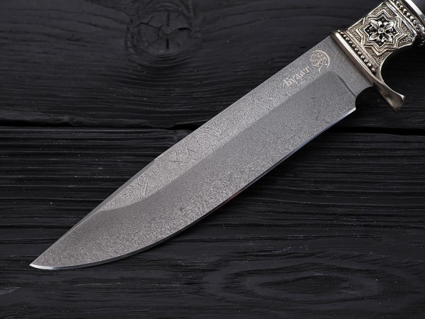 Нож Беркут, клинок из тигельного булата, рукоять художественное литье мельхиор, морёный граб с резьбой ручной работы