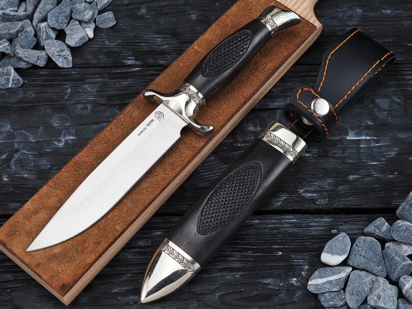 Нож Беркут, клинок из стали Bohler М390, рукоять художественное литье мельхиор, морёный граб резной, ножны художественное литье мельхиор, морёный граб резной