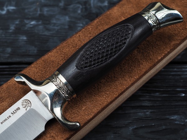 Нож Беркут, клинок из стали Bohler М390, рукоять художественное литье мельхиор, морёный граб резной, ножны художественное литье мельхиор, морёный граб резной
