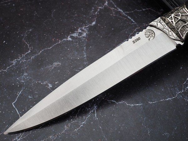 Нож Хищник, клинок из стали Bohler S390, рукоять художественное литье мельхиор, морёный граб, инкрустация серебром, формованные ножны-итальянская кожа растительного дубления