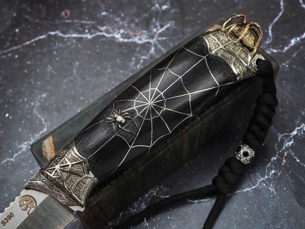 Нож Хищник, клинок из стали Bohler S390, рукоять художественное литье мельхиор, морёный граб, инкрустация серебром, формованные ножны-итальянская кожа растительного дубления