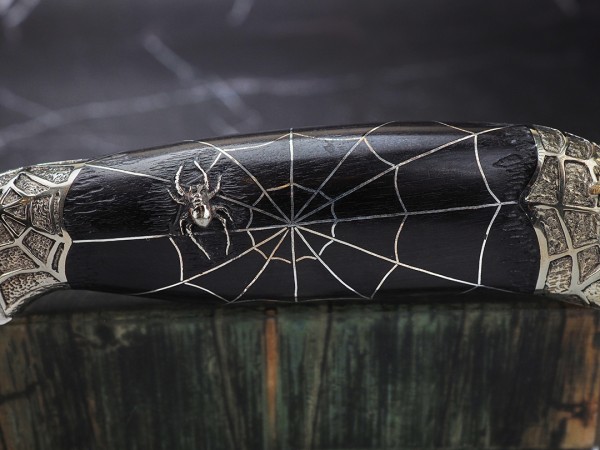 Нож Хищник, клинок из стали Bohler S390, рукоять художественное литье мельхиор, морёный граб, инкрустация серебром, формованные ножны-итальянская кожа растительного дубления