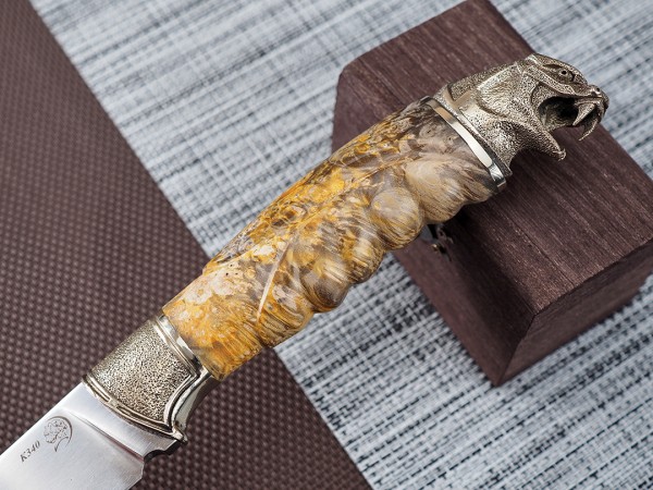 Нож Рысь, клинок из стали Bohler К340, рукоять художественное литье мельхиор, стабилизированный кап клена