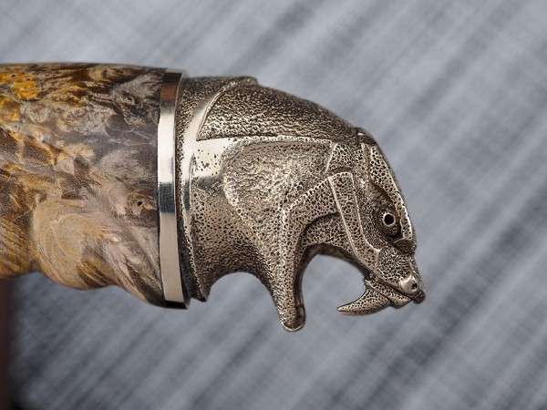 Нож Рысь, клинок из стали Bohler К340, рукоять художественное литье мельхиор, стабилизированный кап клена