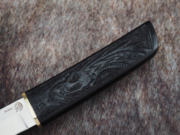 Нож Танто, клинок из стали Bohler ELMAX, рукоять морёный граб с резьбой ручной работы, ножны морёный граб с резьбой ручной работы, подставка морёный граб