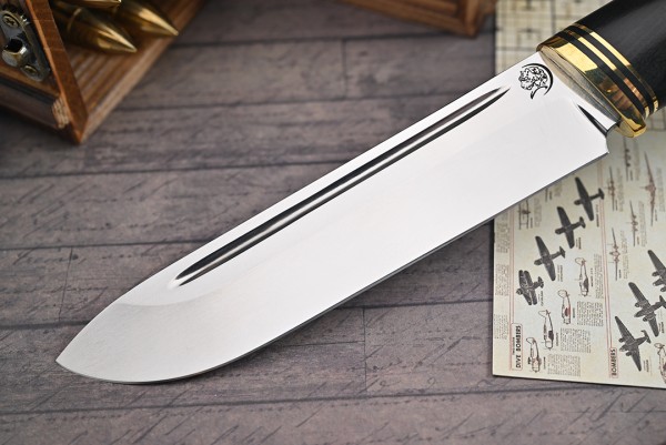 Нож Вепрь, клинок из стали Bohler N690, рукоять граб, карельская береза