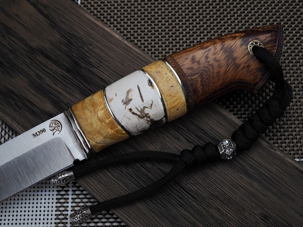 Нож Волк, клинок из стали Bohler М390, рукоять стабилизированная карельская береза, стабилизированный бивень мамонта, айронвуд