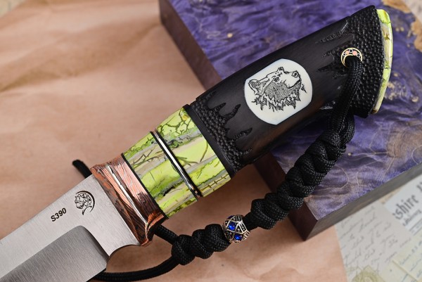 Авторский Нож Медведь, клинок из стали Bohler S390, притин мокумэ-ганэ, рукоять морёный граб резной, скримшоу, вставки стабилизированный зуб мамонта, формованные ножны-итальянская кожа растительного дубления