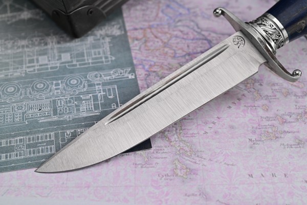 Нож Авторская Финка НКВД, клинок из стали Bohler S390, рукоять художественное литье мельхиор, стабилизированная карельская береза синяя, ножны художественное литье мельхиор, стабилизированная карельская береза