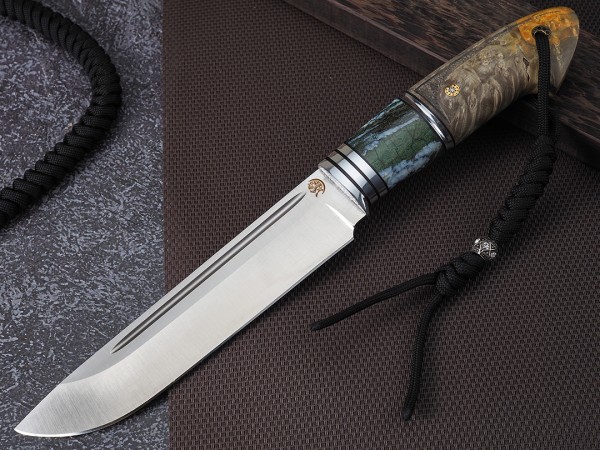 Нож Путник, клинок из стали Bohler М390, рукоять стабилизированный кап клена, стабилизированный зуб мамонта, мозаичный пин