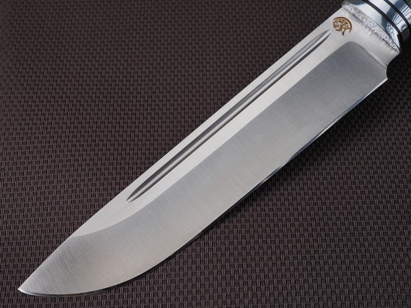 Нож Путник, клинок из стали Bohler М390, рукоять стабилизированный кап клена, стабилизированный зуб мамонта, мозаичный пин