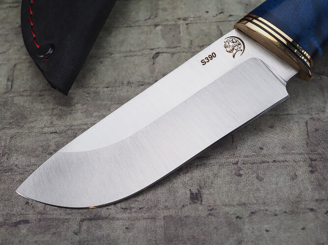 Нож Бобр, клинок из стали Bohler S390, рукоять из стабилизированной карельской березы